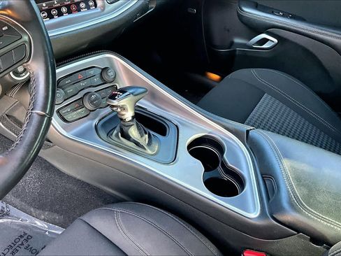 Used 2022 Dodge Challenger SXT w/ Driver Convenience Group image 15