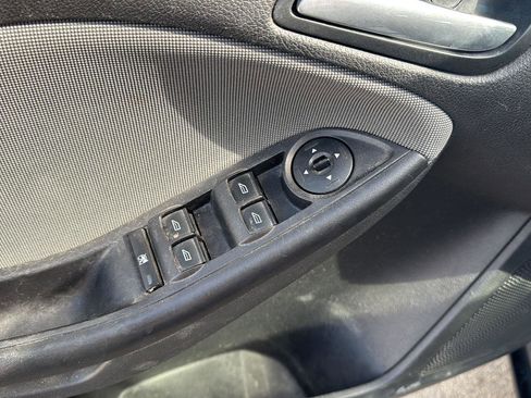 Used 2014 Ford Focus SE image 12