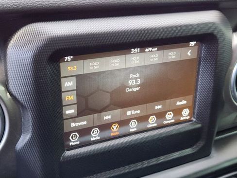 Used 2018 Jeep Wrangler Unlimited Sahara w/ Safety Group image 15