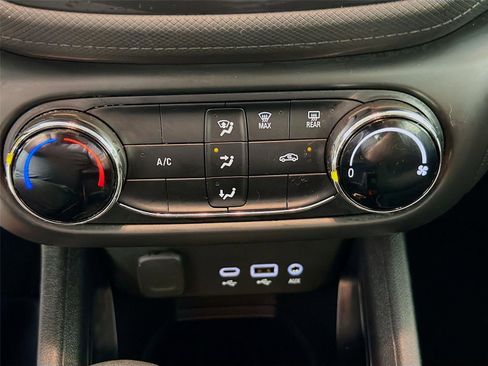 Used 2021 Chevrolet TrailBlazer LS AWD/4WD image 17