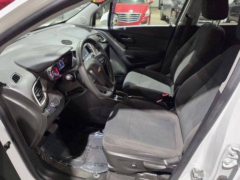 Used 2017 Chevrolet Trax LS AWD/4WD image 22