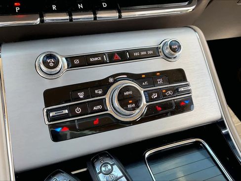 Used 2023 Lincoln Aviator 2WD image 31