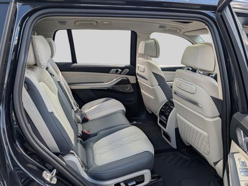 Used 2023 BMW X7 M60i image 12