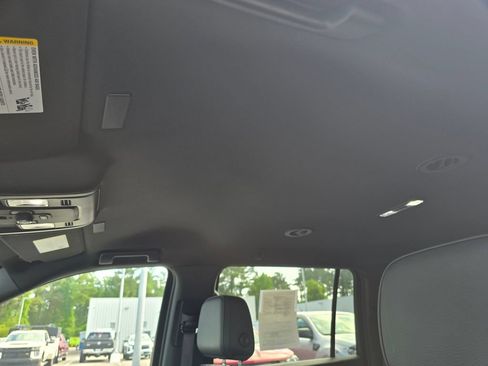 Used 2025 GMC Yukon XL Denali AWD/4WD image 21