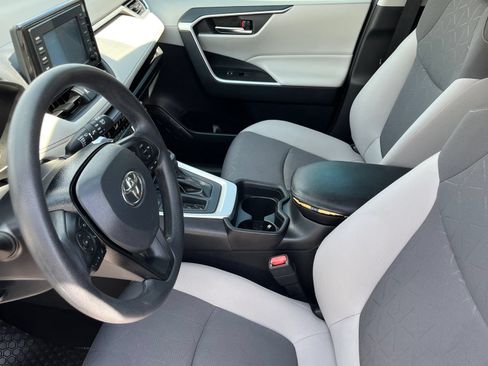 Used 2019 Toyota RAV4 XLE w/ Carpet Mat Package FWD image 17