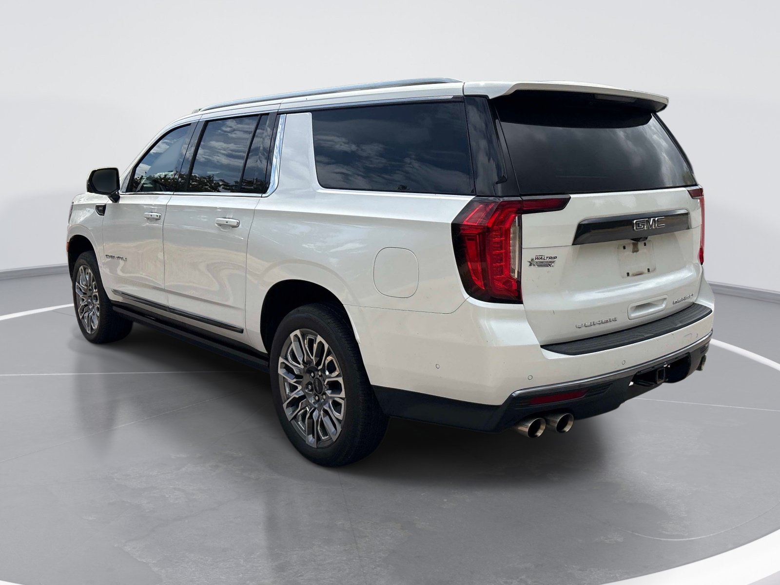Used 2023 GMC Yukon XL Denali Ultimate AWD/4WD image 6