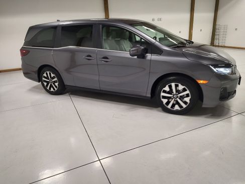 New 2026 Honda Odyssey EX-L image 2