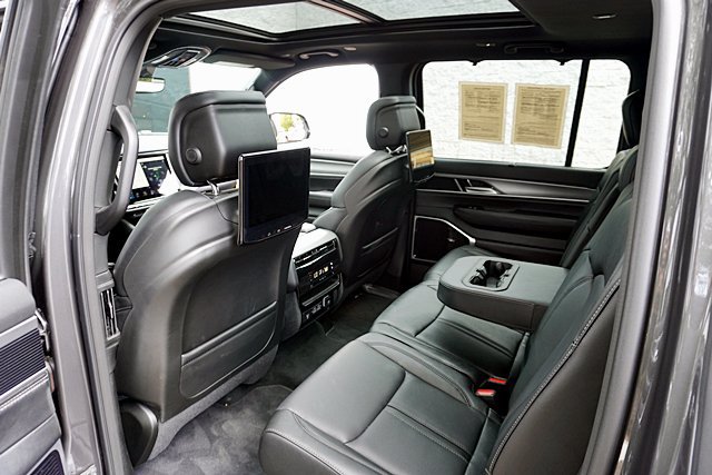 Used 2026 Jeep Grand Wagoneer Limited AWD/4WD image 21