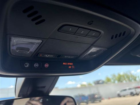 Used 2023 Chevrolet Traverse LT AWD/4WD image 25