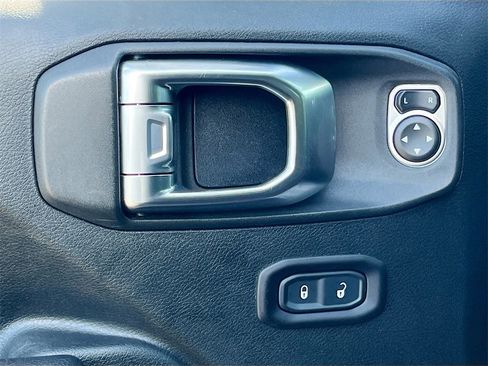 Certified 2018 Jeep Wrangler Unlimited Sport S image 16