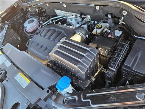 Used 2025 Volkswagen Atlas SE w/ Black Wheel Package image 23