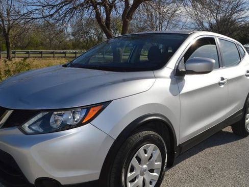 Used 2018 Nissan Rogue Sport S image 4
