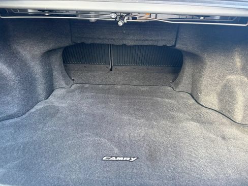 Used 2014 Toyota Camry SE FWD image 12