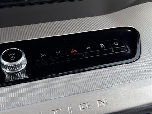 Used 2025 Ford Expedition Active image 18