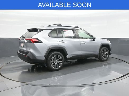 Used 2022 Toyota RAV4 XLE Premium AWD/4WD image 7
