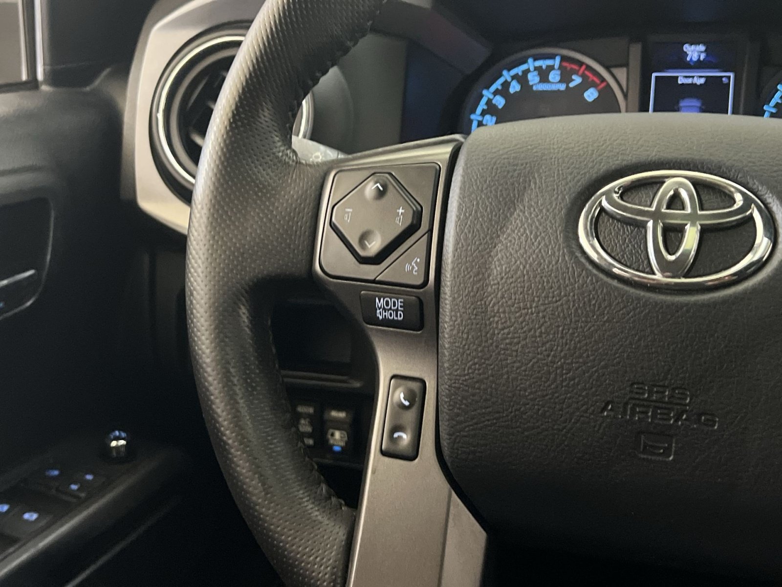 Used 2017 Toyota Tacoma TRD Sport w/ Premium & Technology Package RWD image 37
