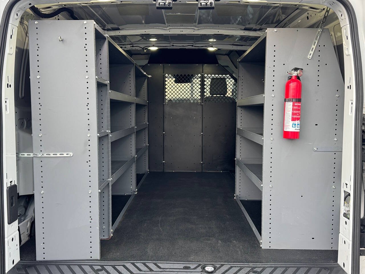 Used 2018 Ford Transit 250 130 Low Roof RWD image 9
