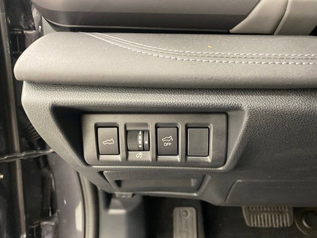 Used 2025 Subaru Outback Limited AWD/4WD image 18