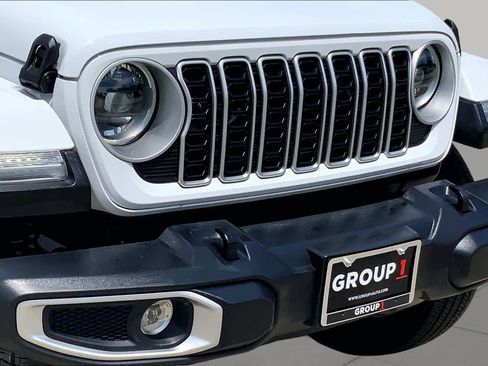 Used 2025 Jeep Wrangler Unlimited Sahara AWD/4WD image 29