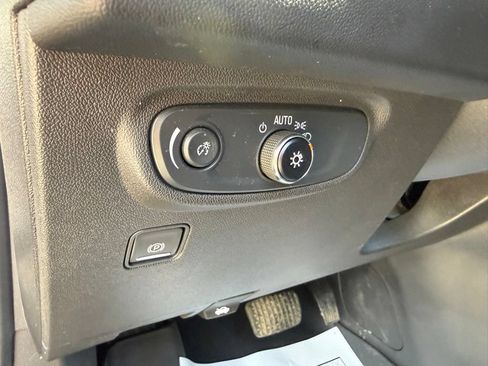 Used 2024 GMC Terrain SLE AWD/4WD image 16
