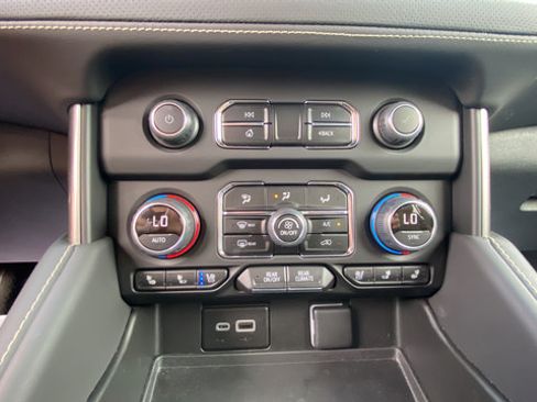 Used 2024 Chevrolet Tahoe Premier AWD/4WD image 15
