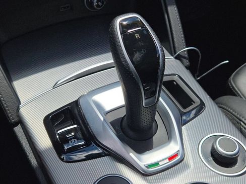 Used 2022 Alfa Romeo Stelvio Veloce AWD/4WD image 30