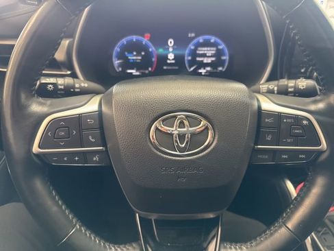 Used 2023 Toyota Highlander Limited image 28