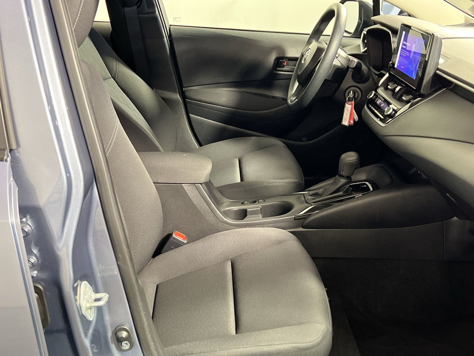 Used 2025 Toyota Corolla LE FWD image 28