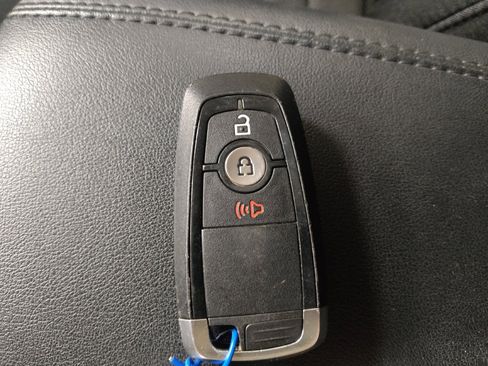 Used 2020 Ford Edge SE FWD image 32
