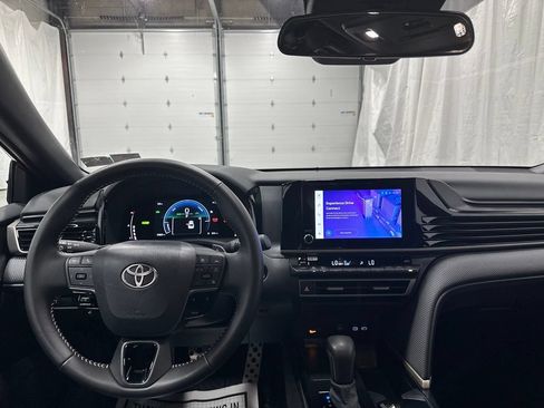 Used 2026 Toyota Camry SE FWD image 16