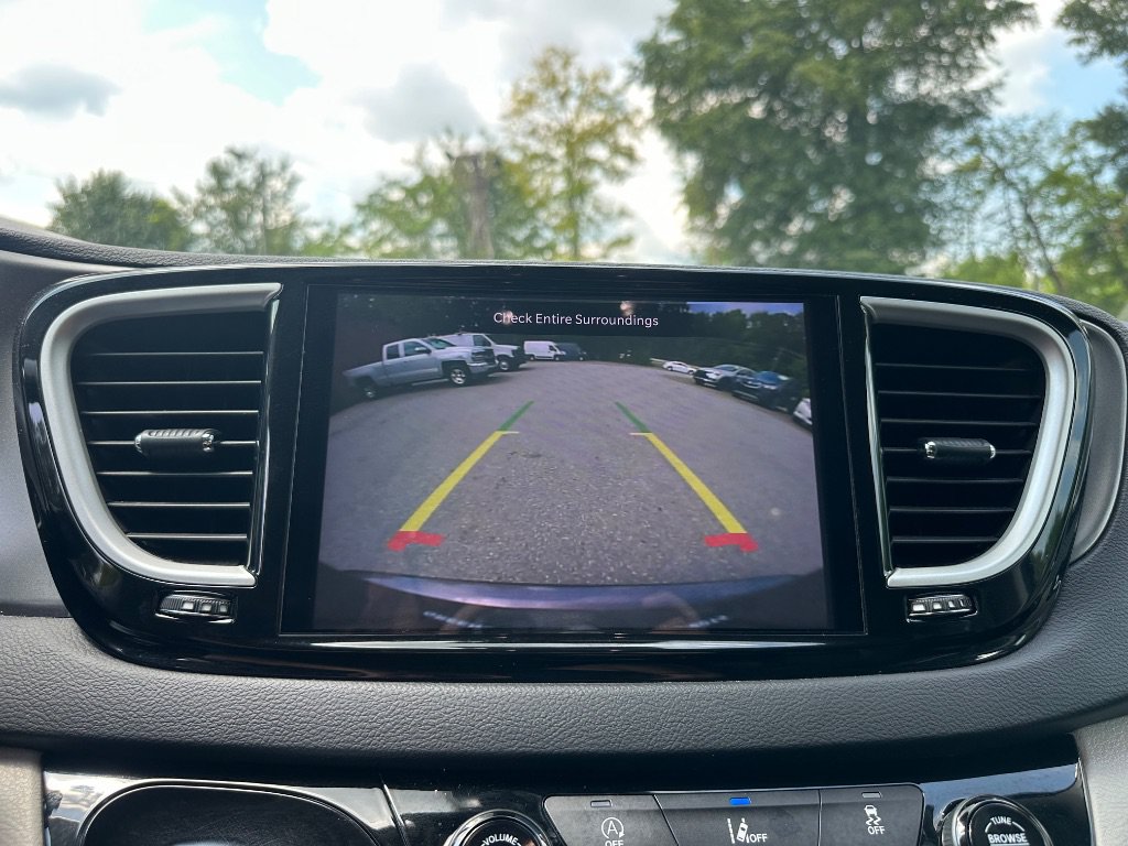 Used 2022 Chrysler Pacifica Touring-L FWD image 36
