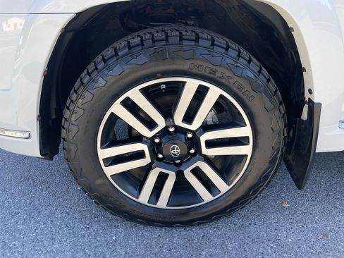 Used 2018 Toyota 4Runner Limited image 10