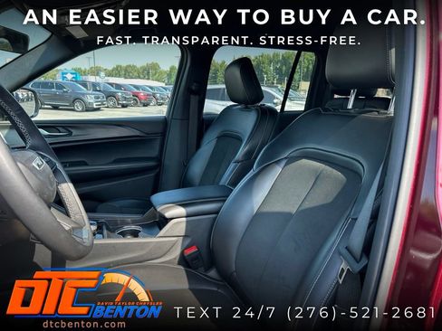 Used 2025 Jeep Grand Cherokee Altitude AWD/4WD image 9