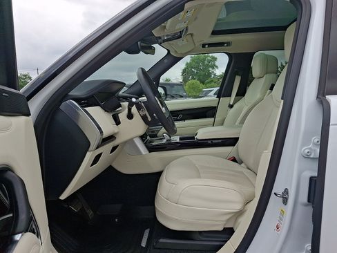 Used 2025 Land Rover Range Rover SE AWD/4WD image 13