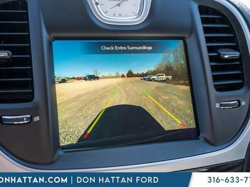 Used 2022 Chrysler 300 Touring w/ Sport Appearance Package image 18