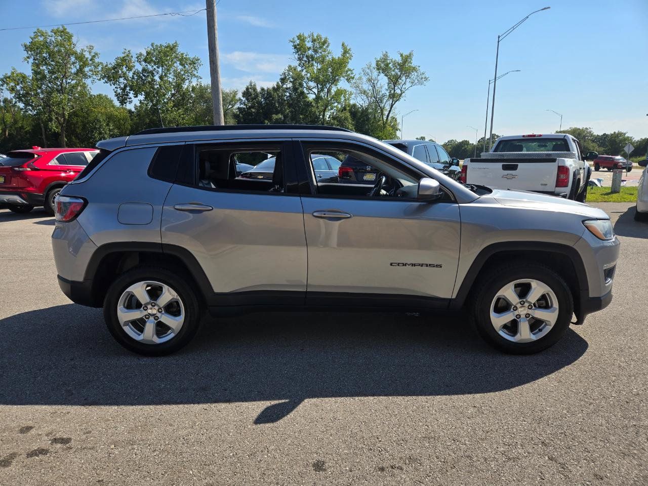 Used 2019 Jeep Compass Latitude AWD/4WD image 4