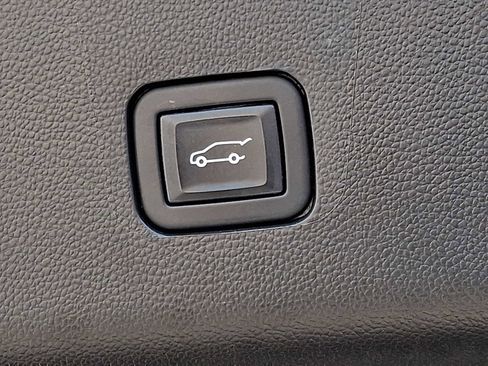 Used 2023 Chevrolet Traverse LT image 29