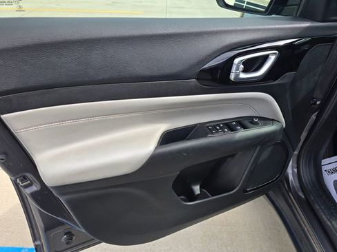 Used 2023 Jeep Compass Limited AWD/4WD image 9
