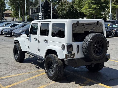 Used 2012 Jeep Wrangler Unlimited Sahara w/ Dual Top Group AWD/4WD image 7