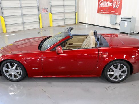 Used 2008 Cadillac XLR RWD image 32