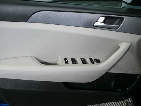 Used 2017 Hyundai Sonata SE FWD image 6