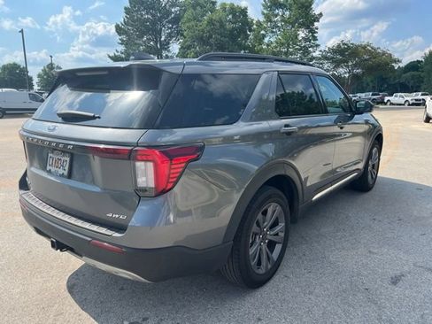 Used 2025 Ford Explorer Active w/ Active Comfort Package AWD/4WD image 4