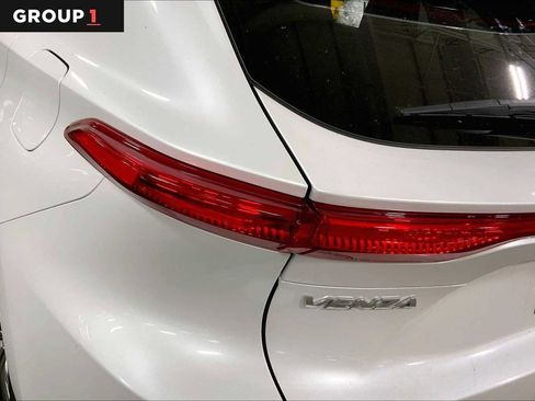 Used 2023 Toyota Venza XLE image 29