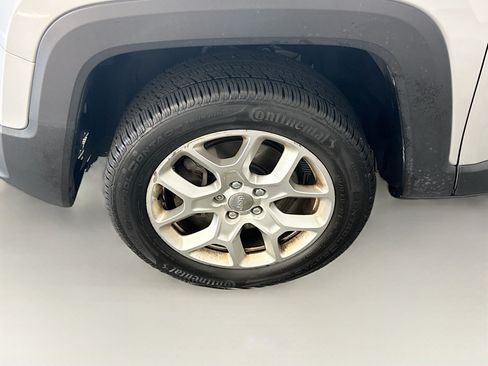 Used 2015 Jeep Renegade Latitude w/ Popular Equipment Group AWD/4WD image 11