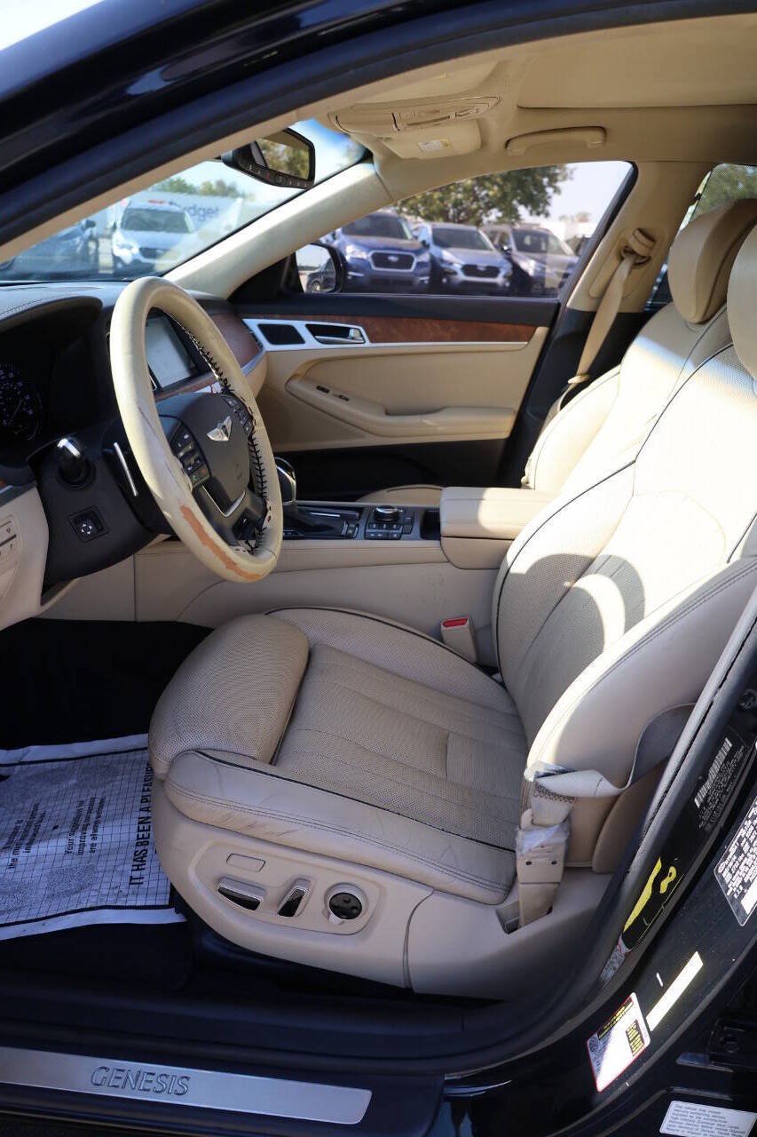 Used 2015 Hyundai Genesis 5.0 w/ Option Group 05 RWD image 13