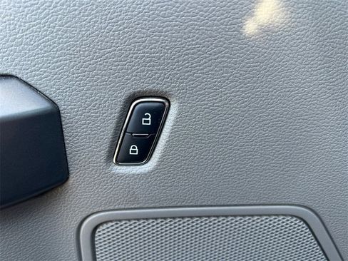 Used 2021 Ford F250 XLT w/ XLT Premium Package image 13