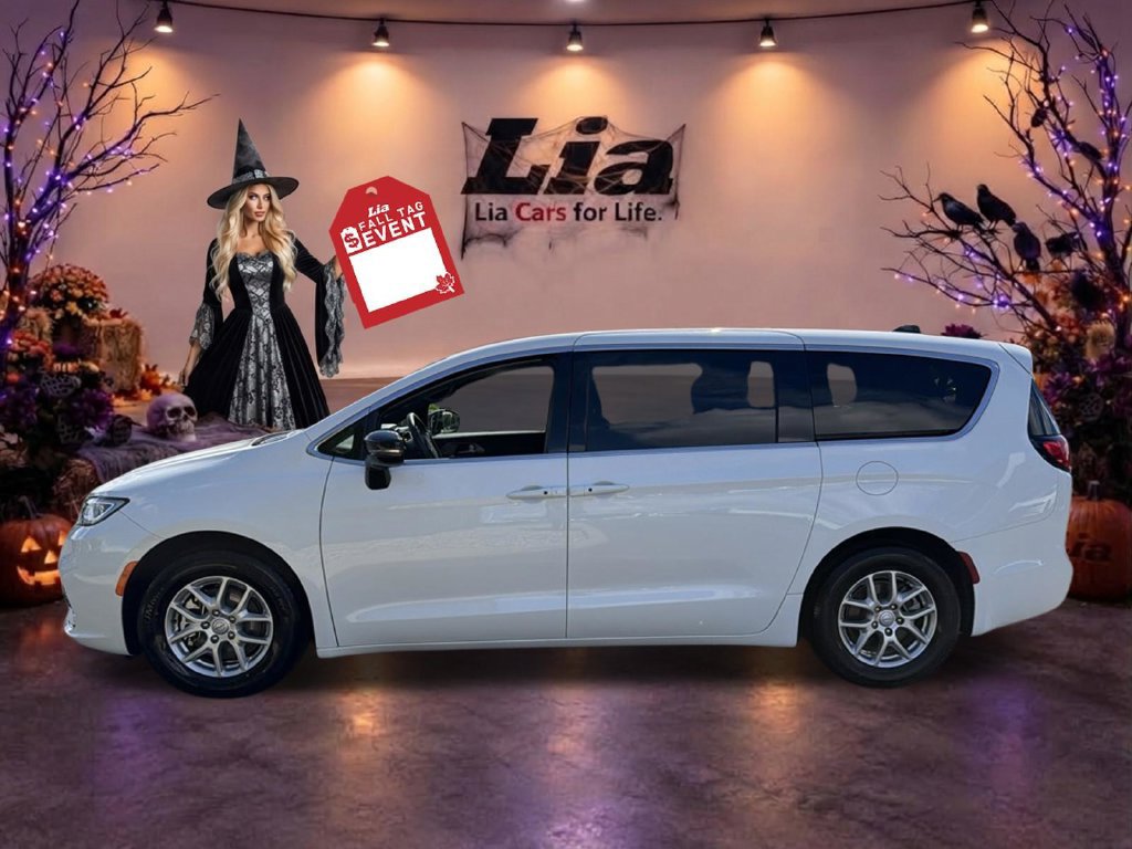Used 2025 Chrysler Pacifica Select FWD image 9
