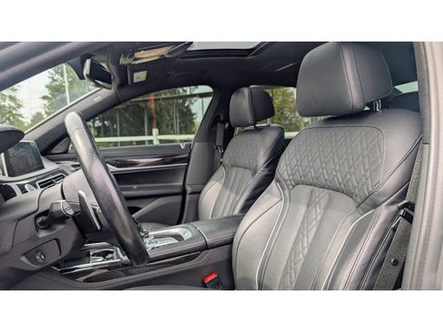 Used 2022 BMW 750i xDrive w/ Executive Package image 15