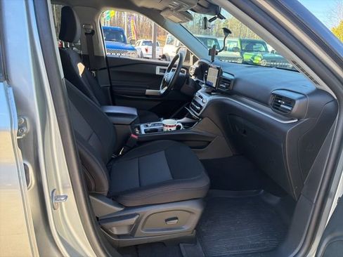 Used 2024 Ford Explorer XLT image 8