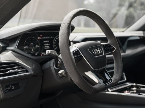 Used 2023 Audi e-tron GT Premium Plus w/ Performance Package AWD/4WD image 9